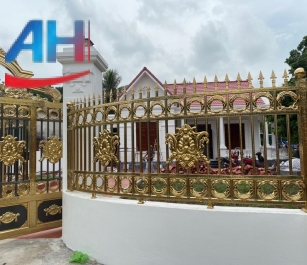 cua-cong-hang-rao-inox-cong-nghe-ma-mau-2