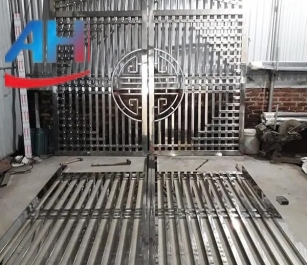 cua-cong-inox-304