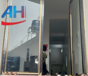cua-tay-vin-cau-thang-lan-can-ket-hop-kinh-inox-1
